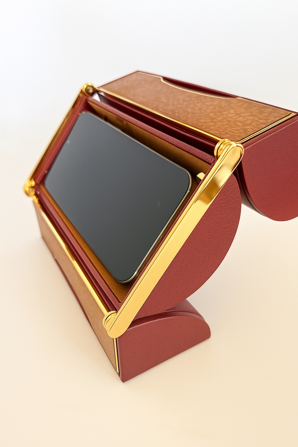 Supervea Clutch in Merlot Chèvre Leather